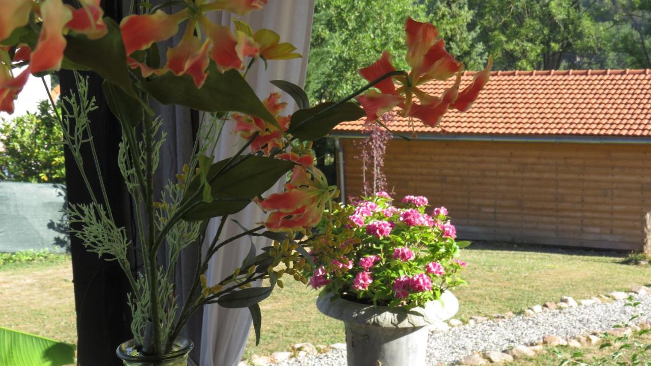 Chalets Lavaux Pouzol Bagian luar foto